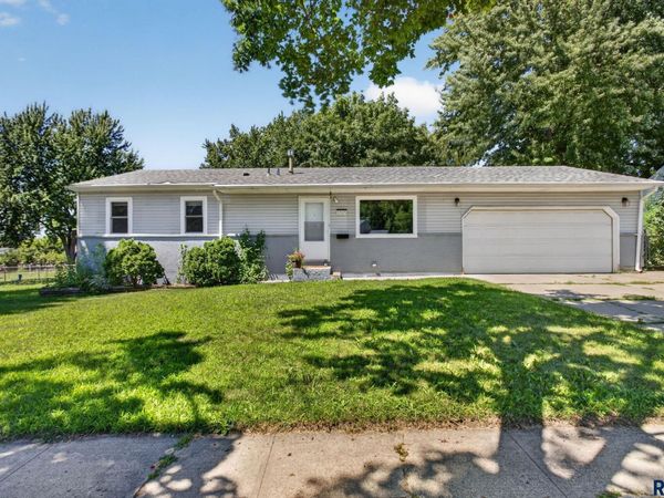 1325 S Annway Dr, Sioux Falls, SD 57103