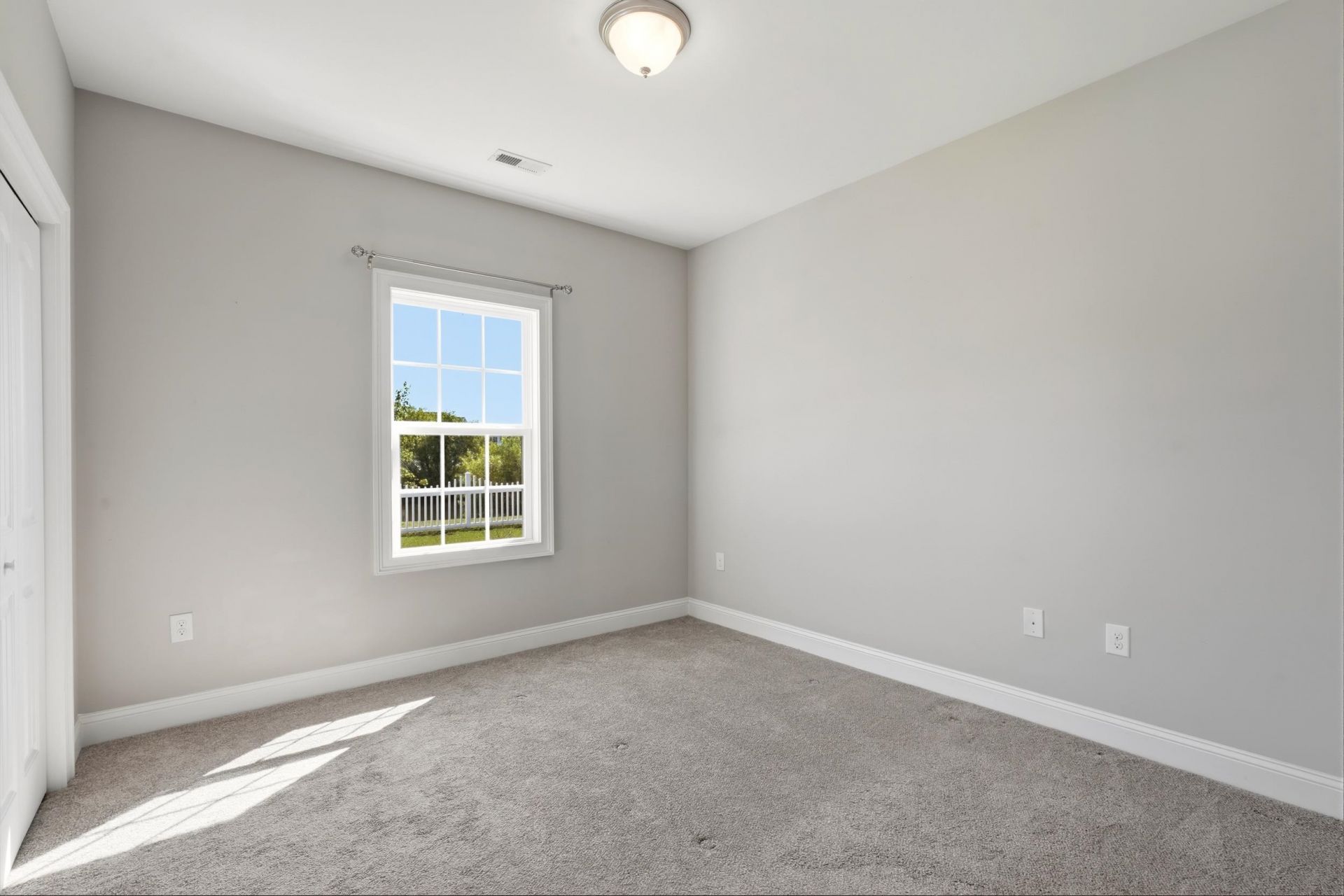 119 Silver Peak Dr. Photo 13