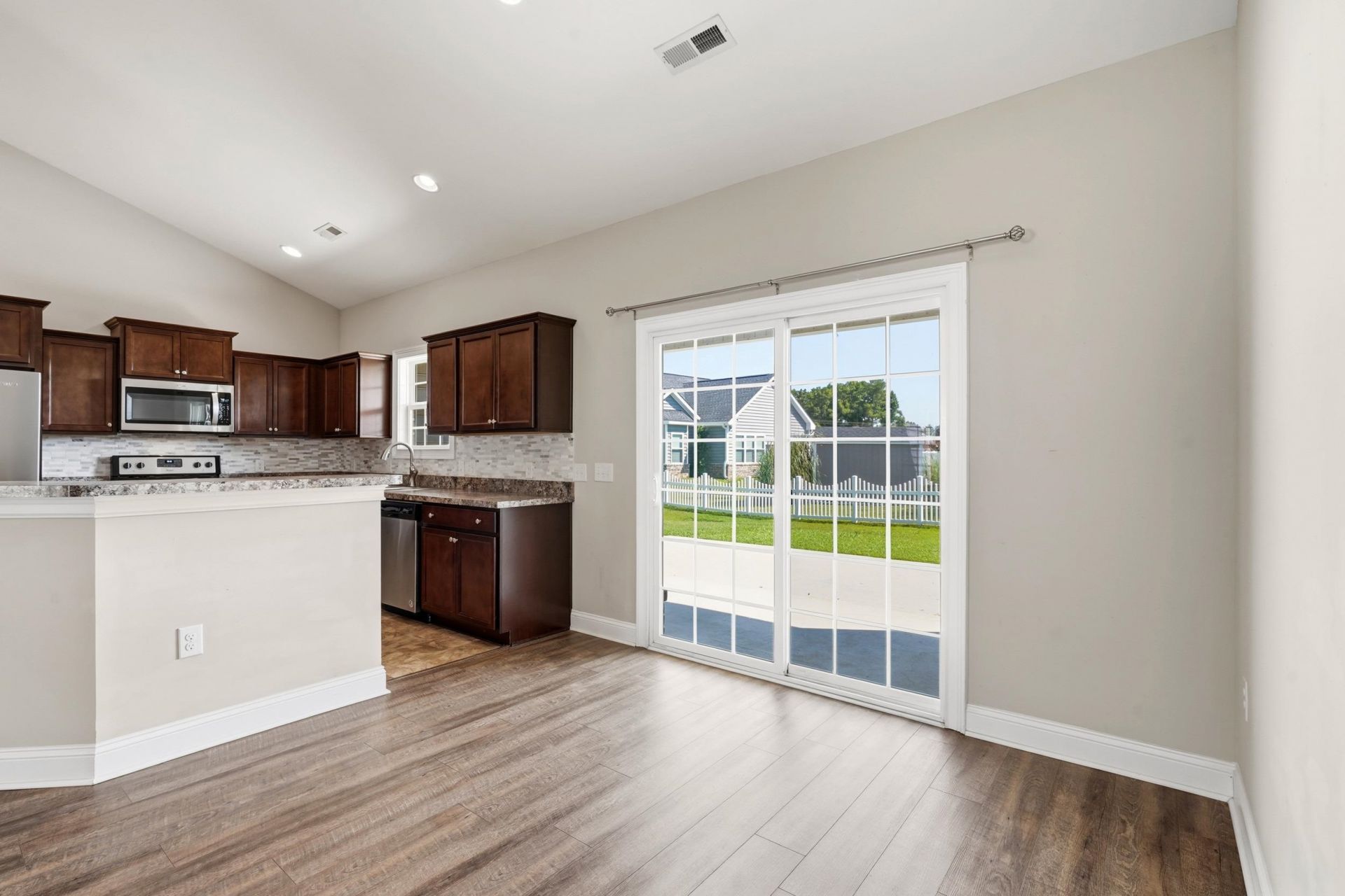 119 Silver Peak Dr. Photo 6