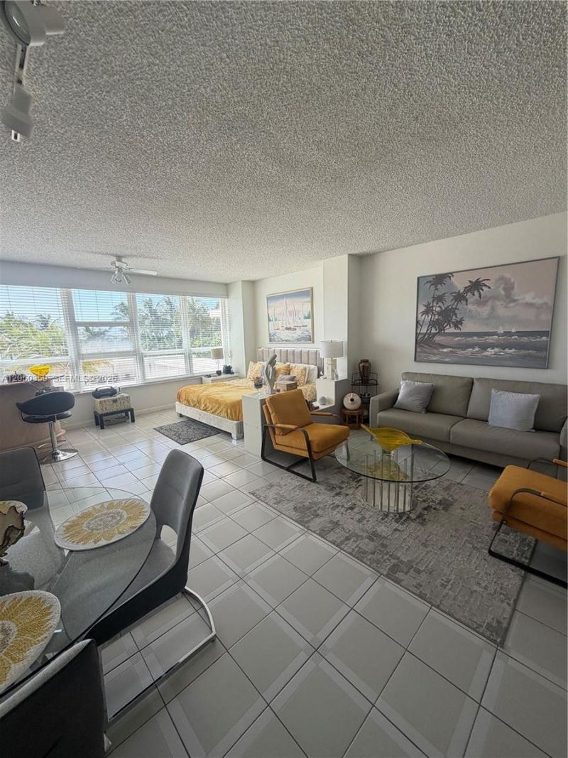 4925 Collins Ave, Unit 2D, Miami Beach, FL 33140 Photo