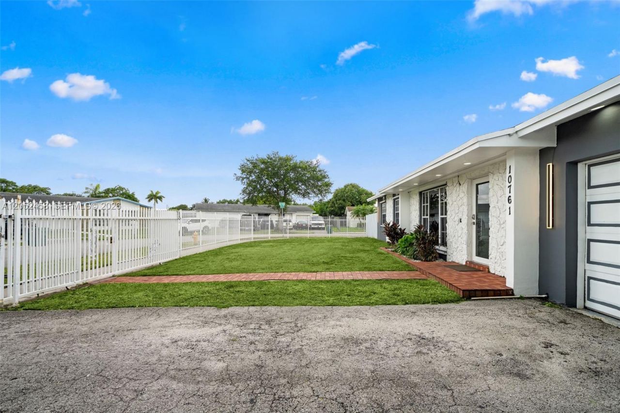 10761 SW 153rd St , Miami, FL 33157 Photo