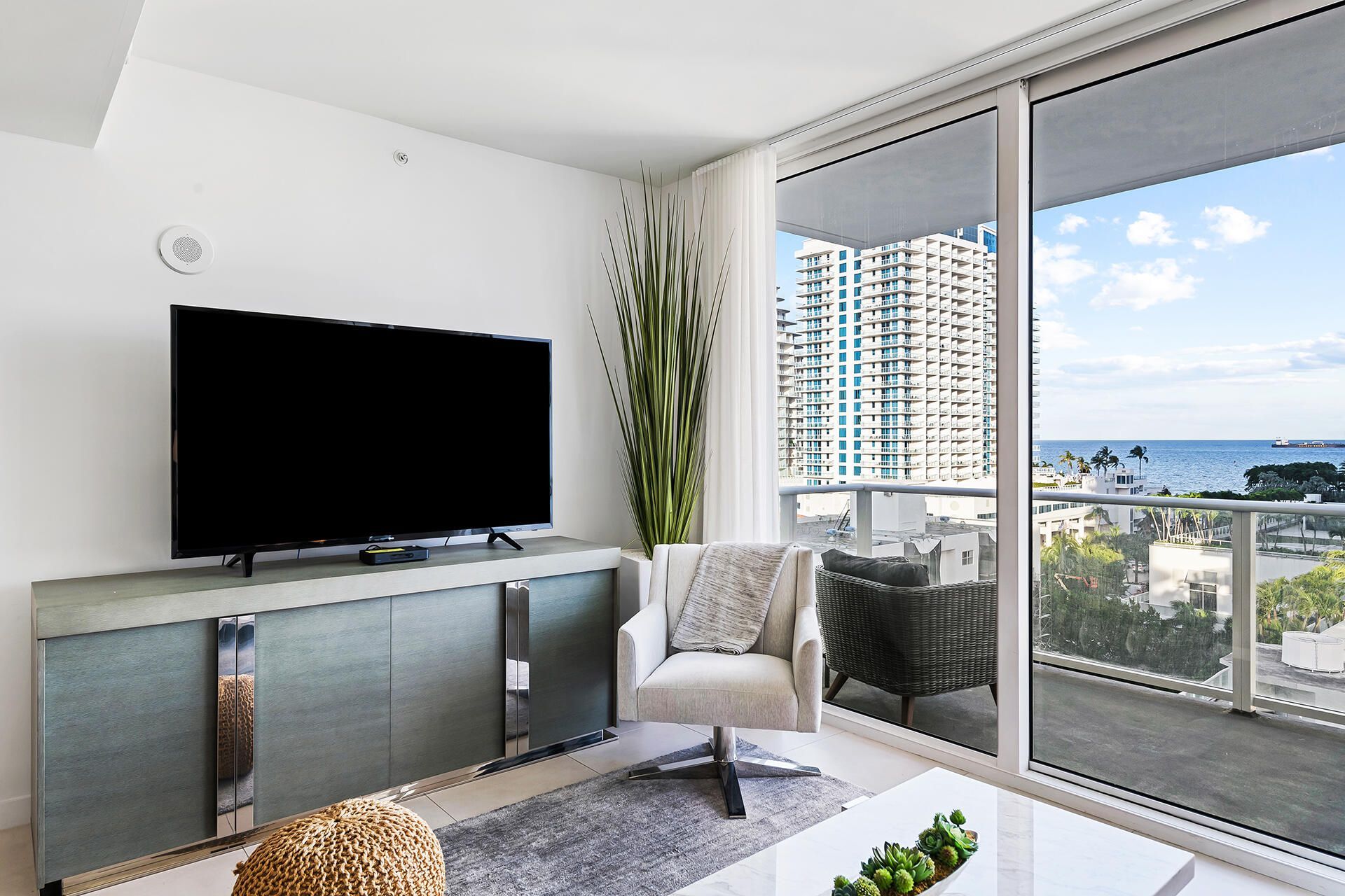 401 N Birch Road, Unit 916, Fort Lauderdale, FL 33304 Photo