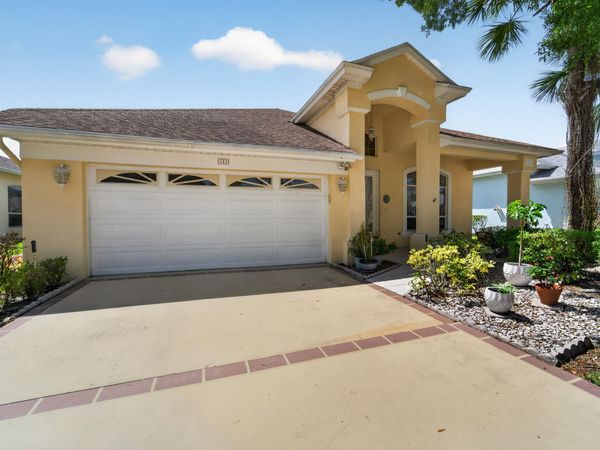 562 NW Lambrusco Drive, Port St. Lucie, FL 34986