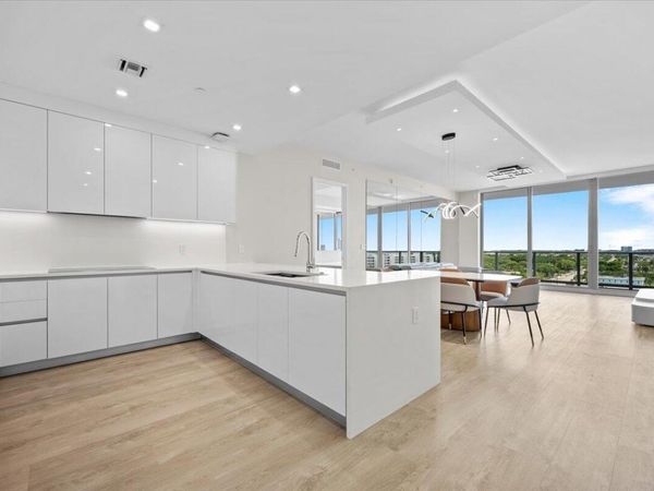 220 Lake Shore Drive, Unit 917, Lake Park, FL 33403