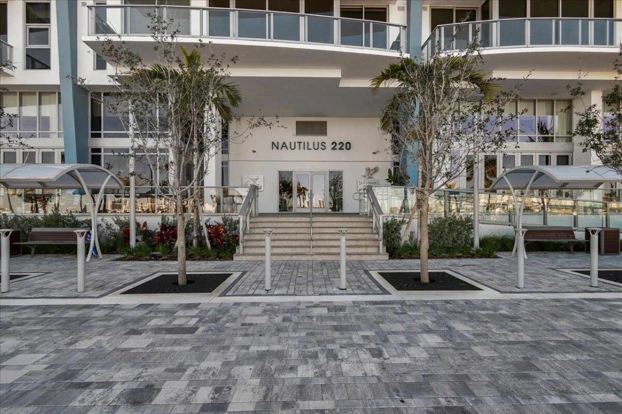 220 Lake Shore Drive, Unit 917, Lake Park, FL 33403 Photo