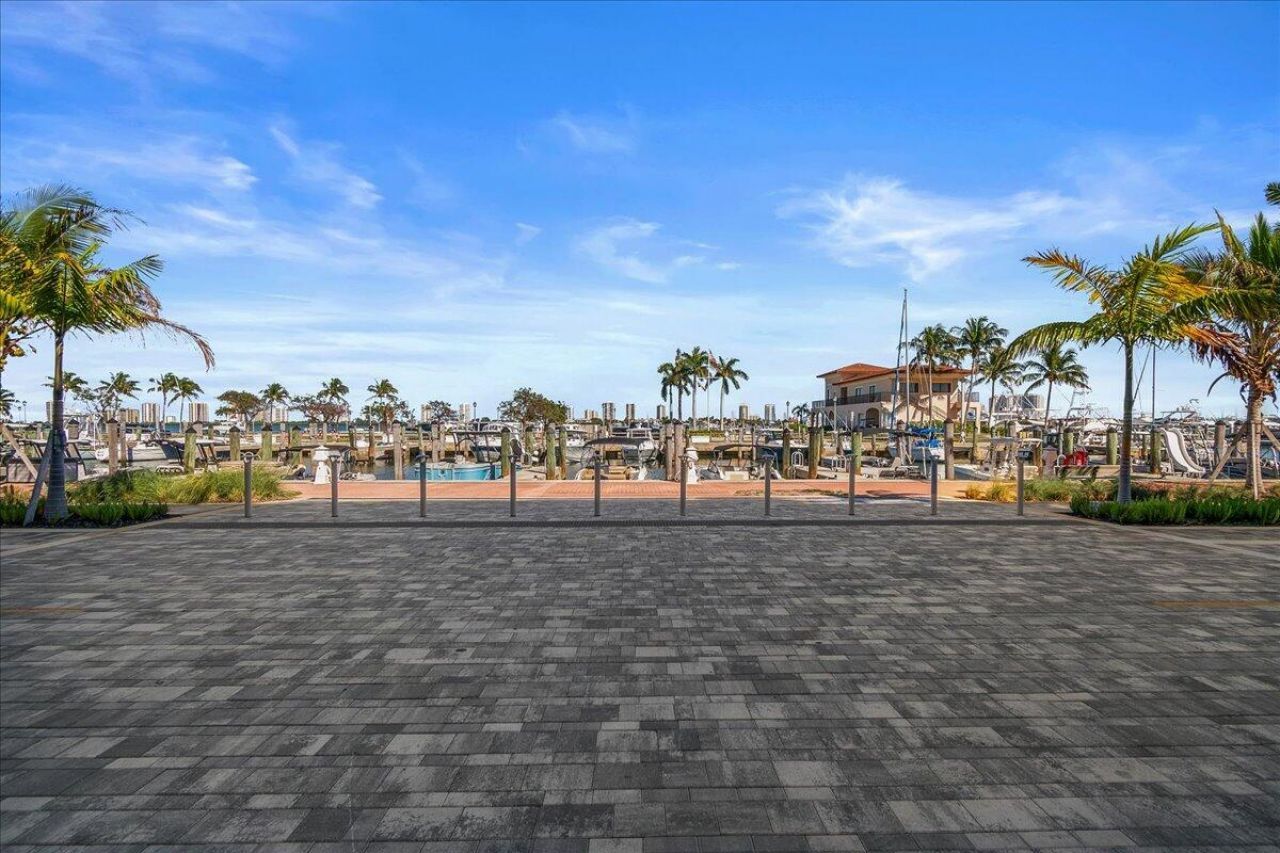 220 Lake Shore Drive, Unit 917, Lake Park, FL 33403 Photo