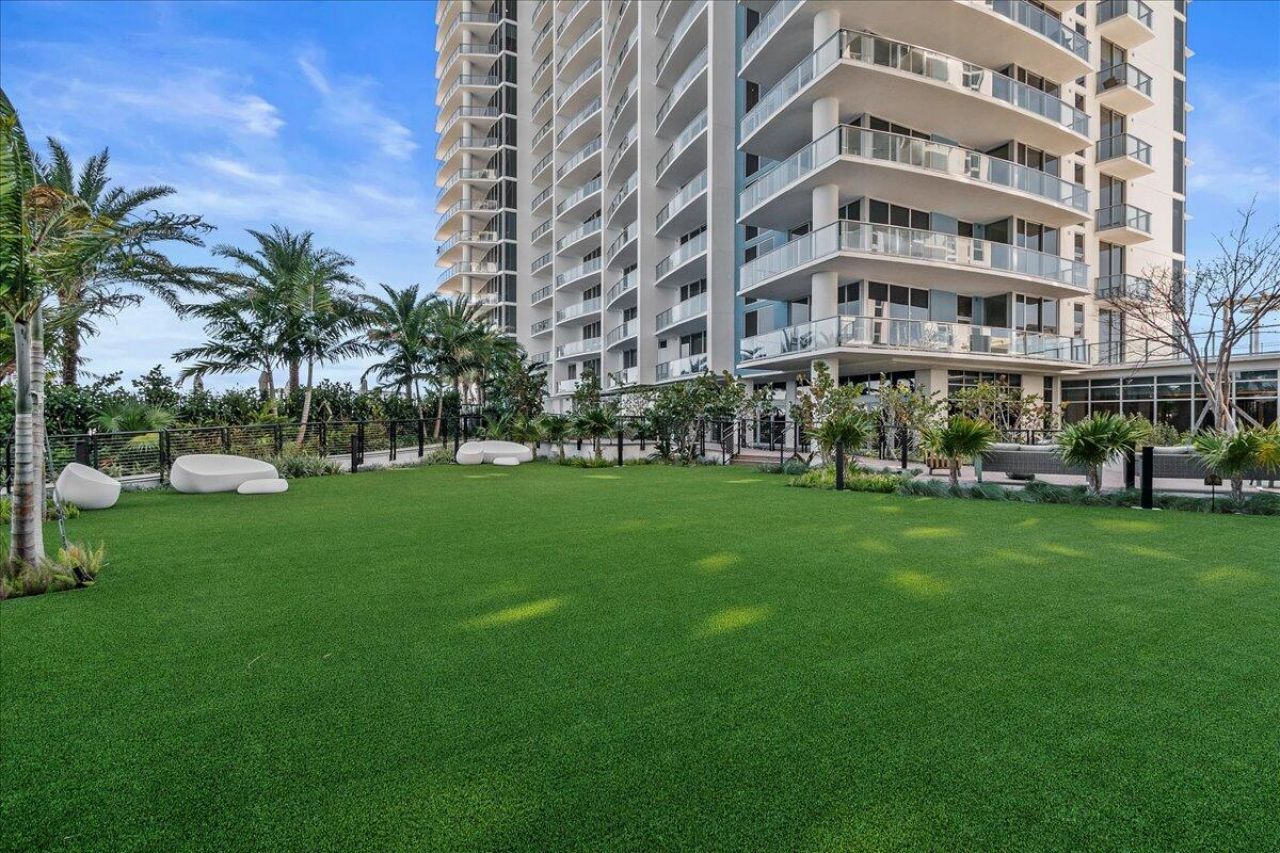 220 Lake Shore Drive, Unit 917, Lake Park, FL 33403 Photo