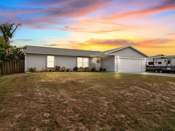 1098 SW Janette Avenue, Port St. Lucie, FL 34953