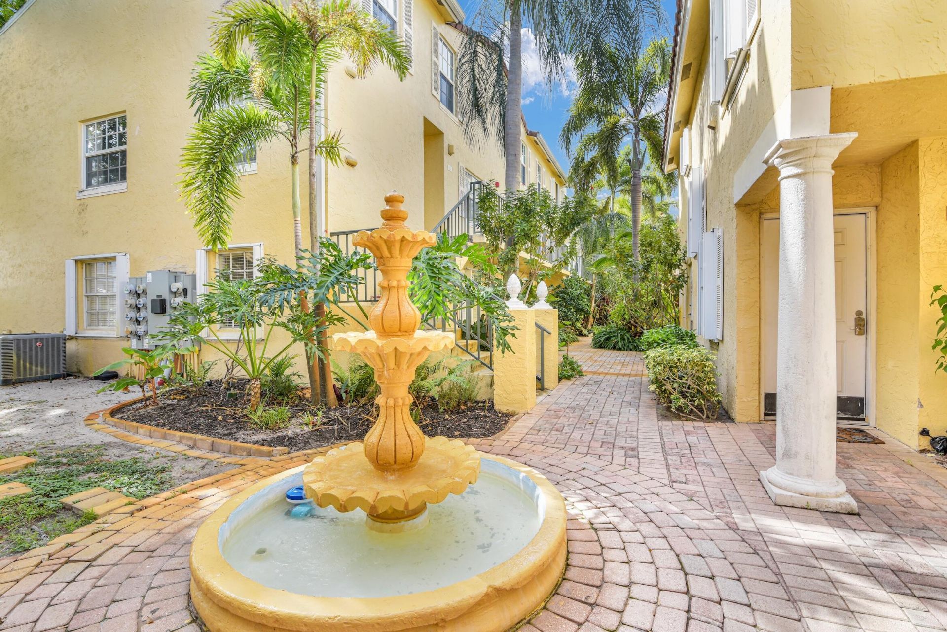 1030 Lake Shore Drive, West Palm Beach, FL 33403 Photo