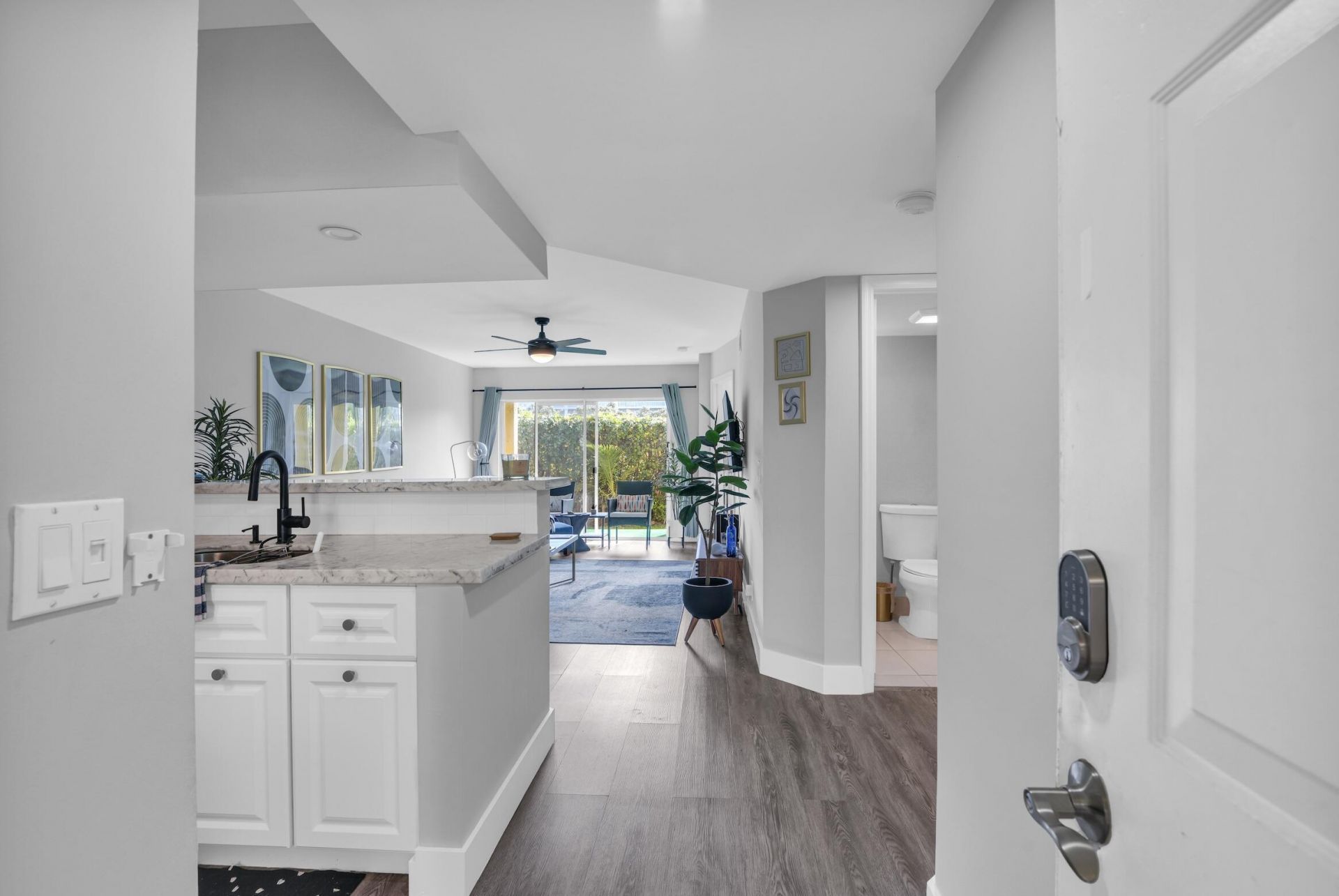 1030 Lake Shore Drive, West Palm Beach, FL 33403 Photo