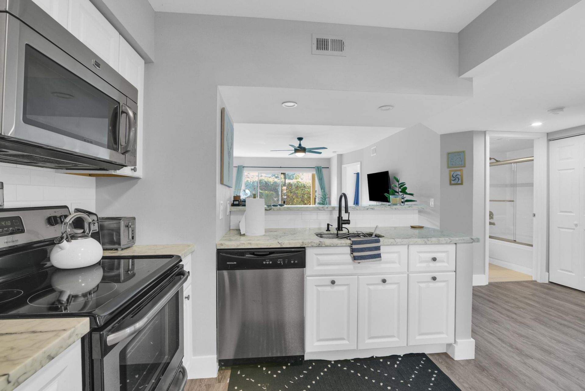 1030 Lake Shore Drive, West Palm Beach, FL 33403 Photo
