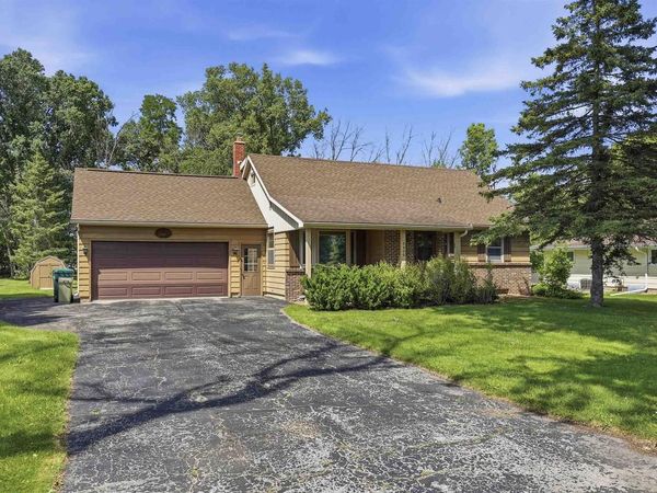 5400 LONG COURT, Appleton, WI 54914