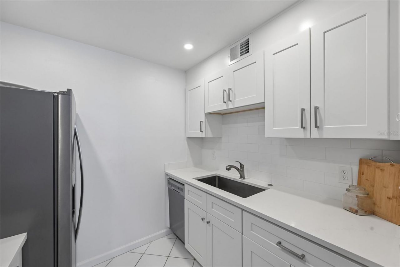 117 7th Street N, Unit 1, Bradenton Beach, FL 34217 Photo