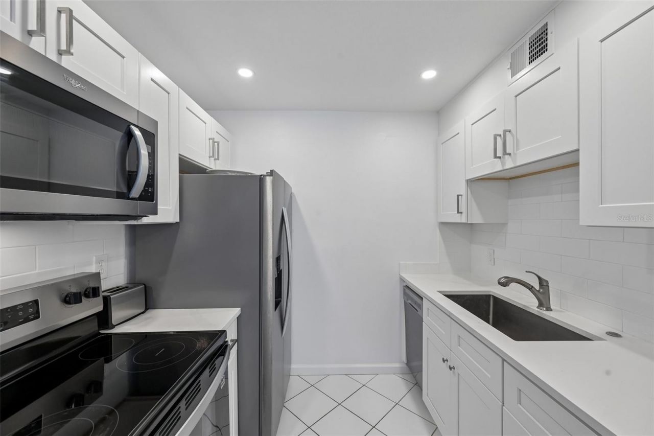 117 7th Street N, Unit 1, Bradenton Beach, FL 34217 Photo