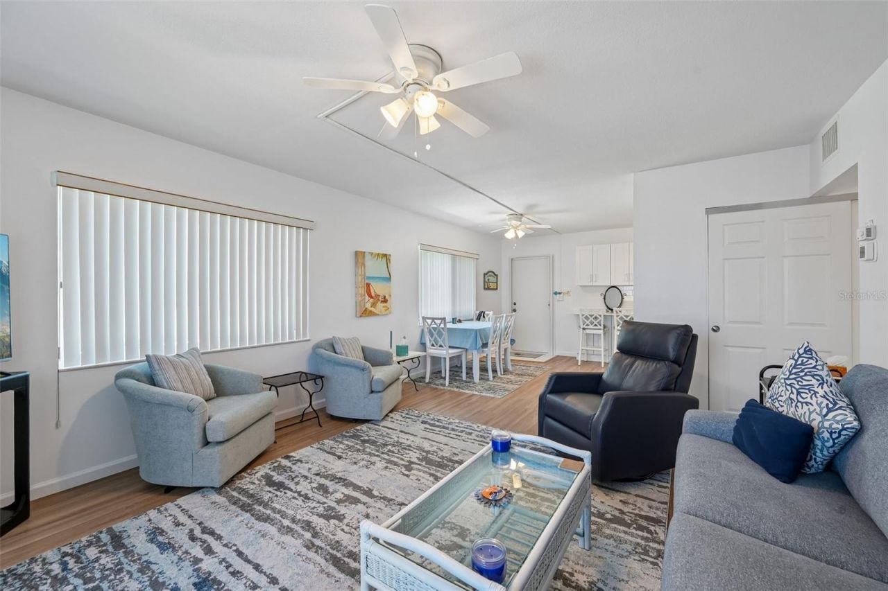 117 7th Street N, Unit 1, Bradenton Beach, FL 34217 Photo