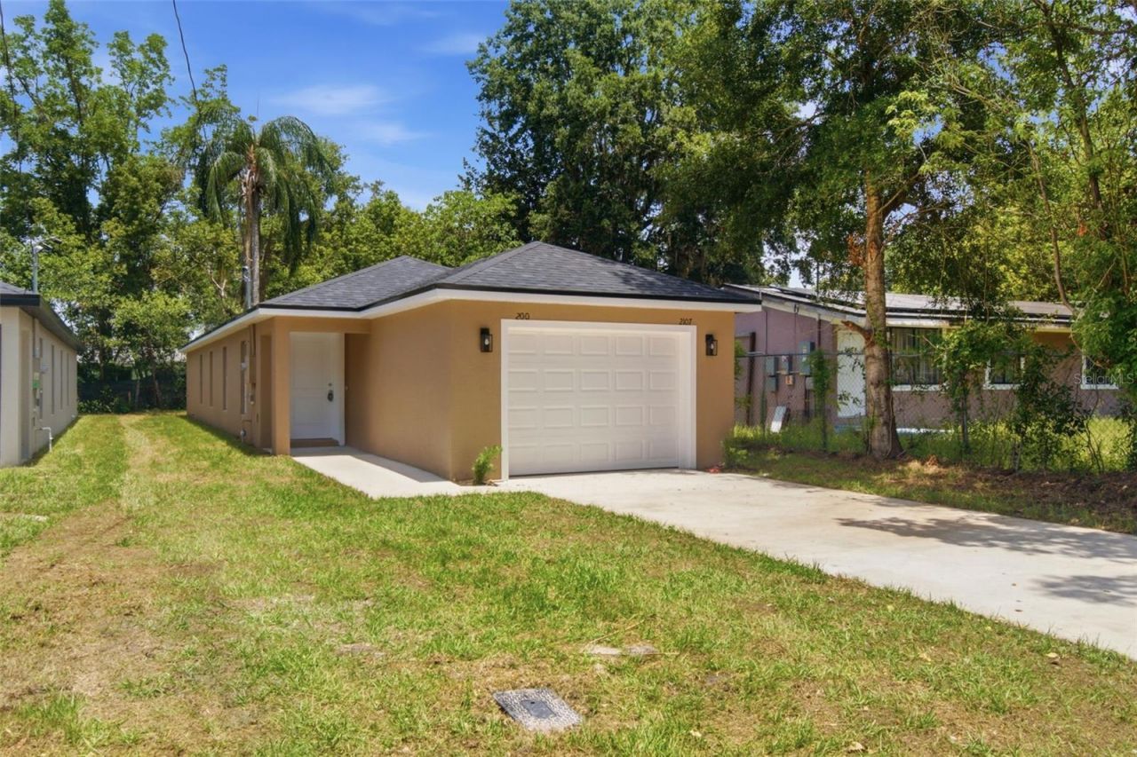 2107 Suanee Avenue , Unit 200, Eustis, FL 32726 Photo