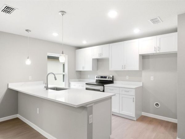 2107 SUANEE AVENUE , Unit 200, EUSTIS, FL 32726