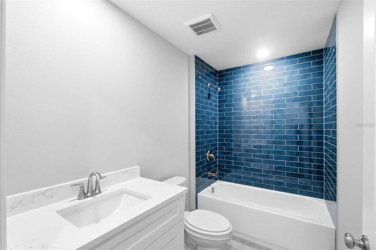 2107 Suanee Avenue , Unit 200, Eustis, FL 32726 Photo