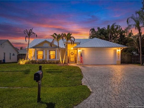 2326 SE Luau Avenue , Port St Lucie, FL 34952