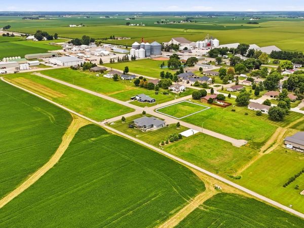 37 S 4th Street, Houghton, IA 52631
