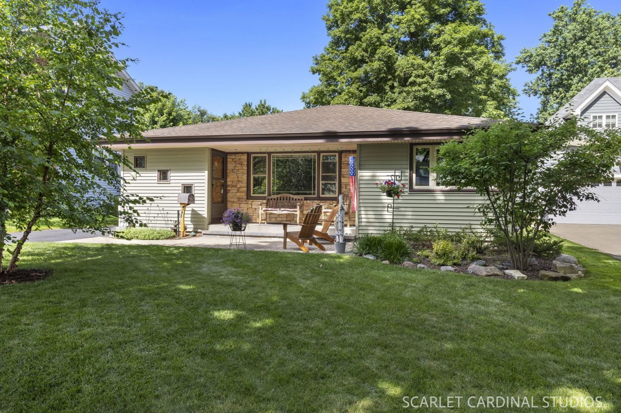 348 S Chase Avenue , Lombard, IL 60148