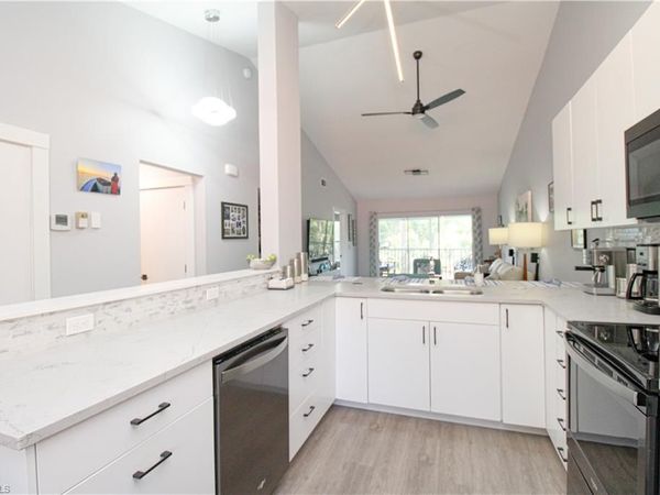 225 Robin Hood CIR, Unit 203, NAPLES, FL 34104