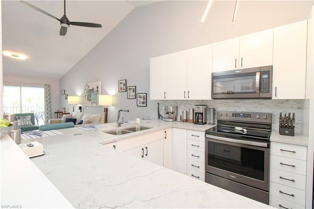 225 Robin Hood Cir, Unit 203, Naples, FL 34104 Photo