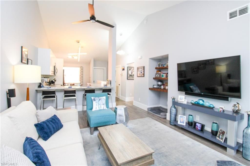 225 Robin Hood Cir, Unit 203, Naples, FL 34104 Photo