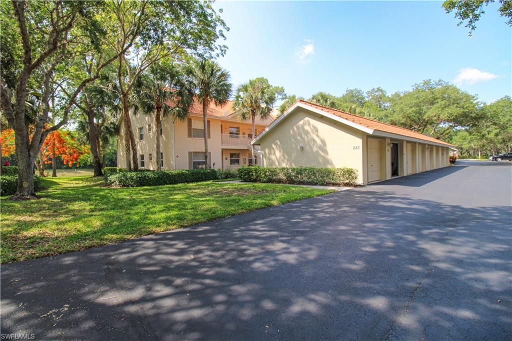 225 Robin Hood Cir, Unit 203, Naples, FL 34104 Photo