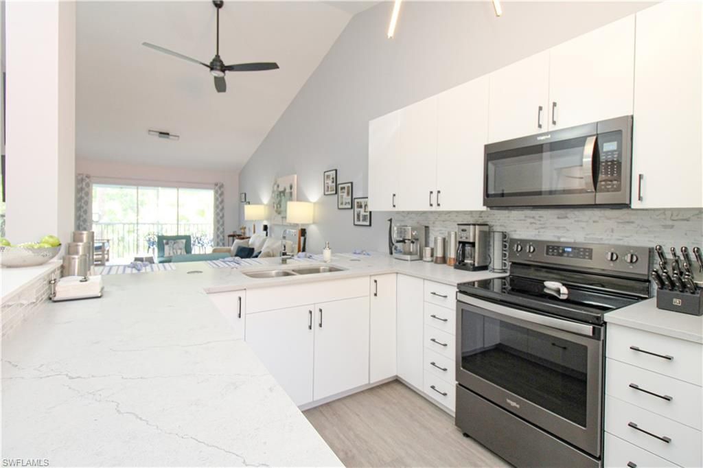 225 Robin Hood Cir, Unit 203, Naples, FL 34104 Photo