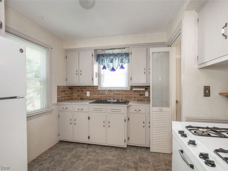 6453 W 130th Street, Parma Heights, OH 44130 Photo 16