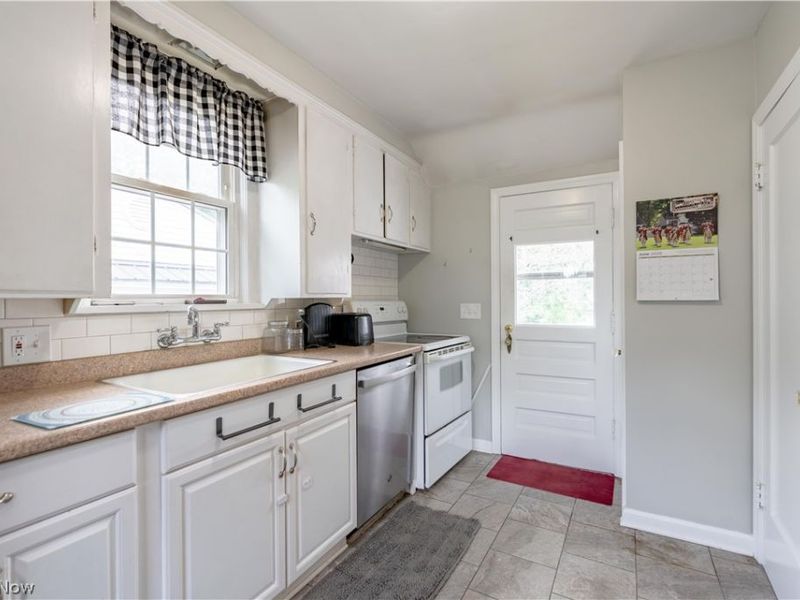 224 Summit Street SE, North Canton, OH 44720 Photo 13