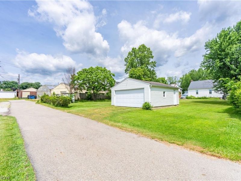 224 Summit Street SE, North Canton, OH 44720 Photo 28