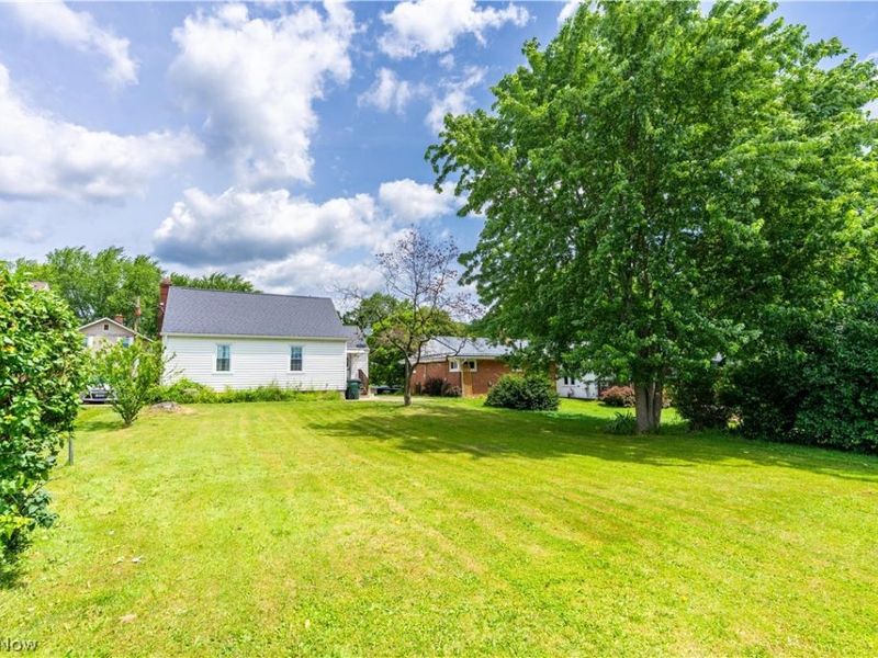 224 Summit Street SE, North Canton, OH 44720 Photo 3