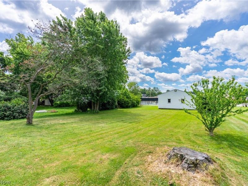 224 Summit Street SE, North Canton, OH 44720 Photo 4