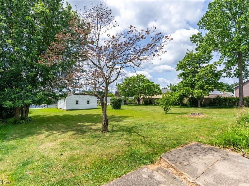 224 Summit Street SE, North Canton, OH 44720 Photo 5