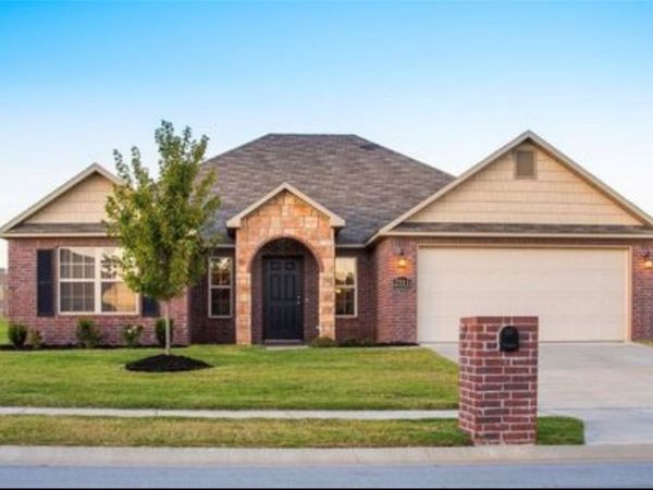 2711 Whispering Woods Court , Lowell, AR 72745