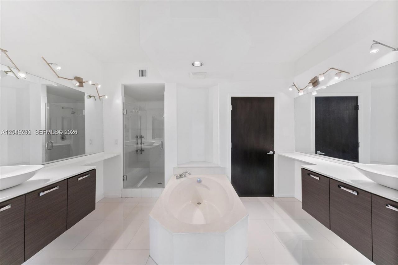 10720 NW 66 St , Unit 507, Doral, FL 33178 Photo