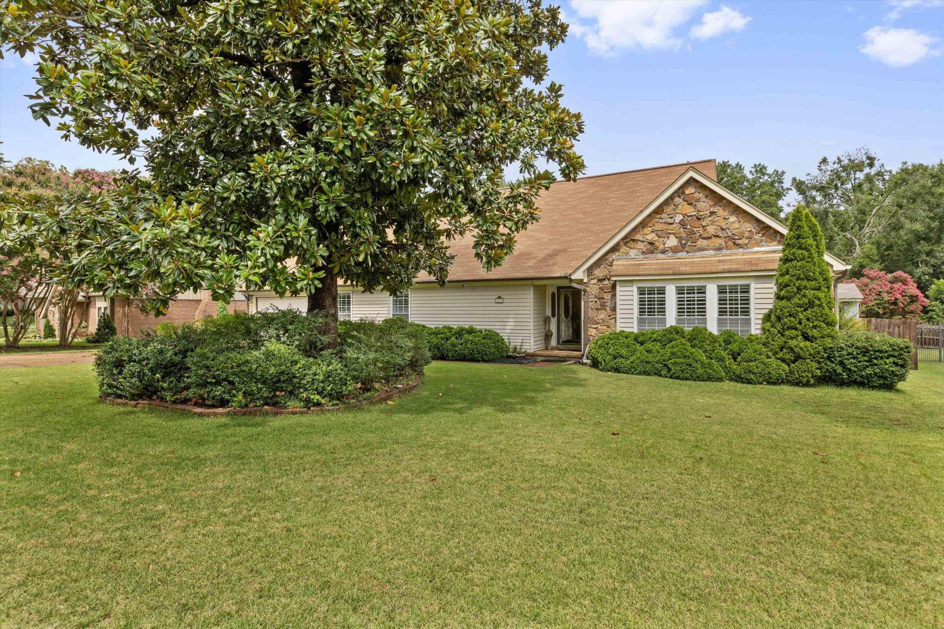 2928 Sandy Creek Dr, Germantown, TN 38138 Main Photo