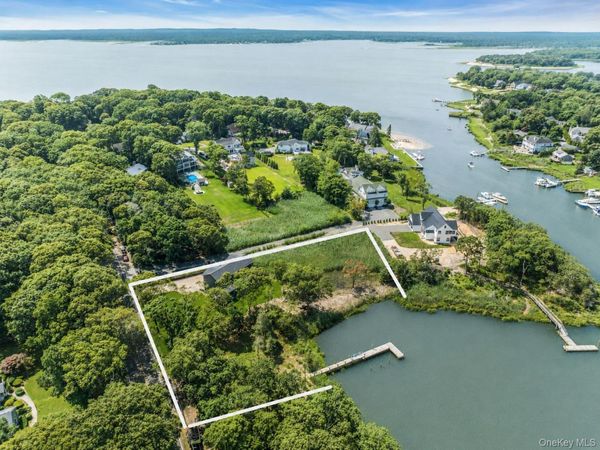 255 Peconic Bay Boulevard , Aquebogue, NY 11901