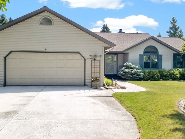 4003 N 52nd St, Sheboygan, WI 53083