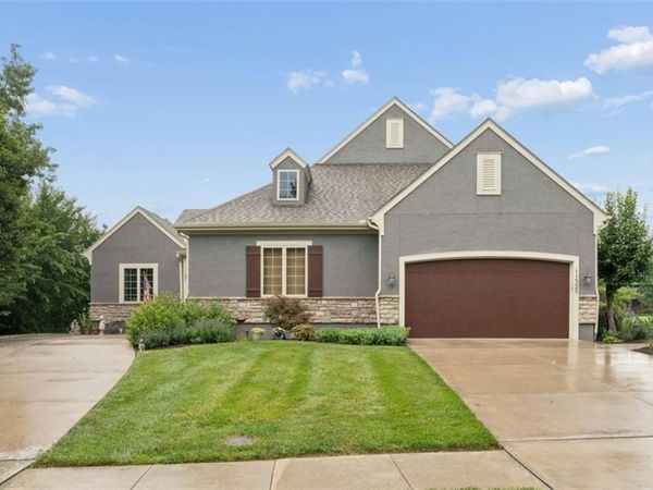 11525 S LAKECREST Drive, Olathe, KS 66061