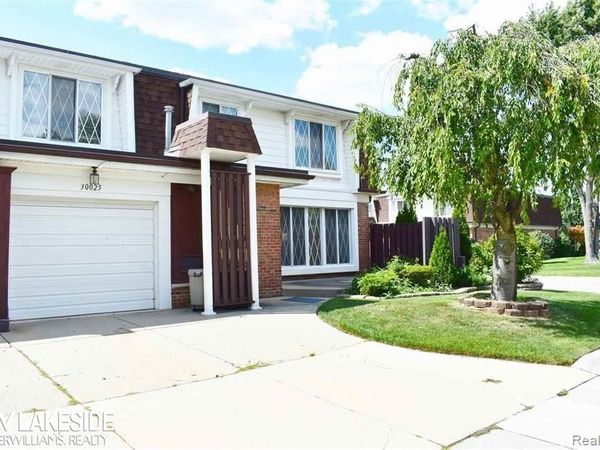 30025 CITY CENTER Drive, Warren, MI 48093