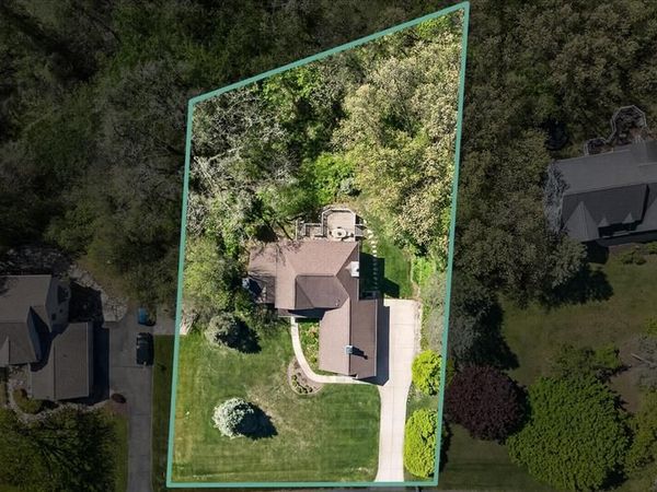7798 Lee Road, Hamburg Twp, MI 48116