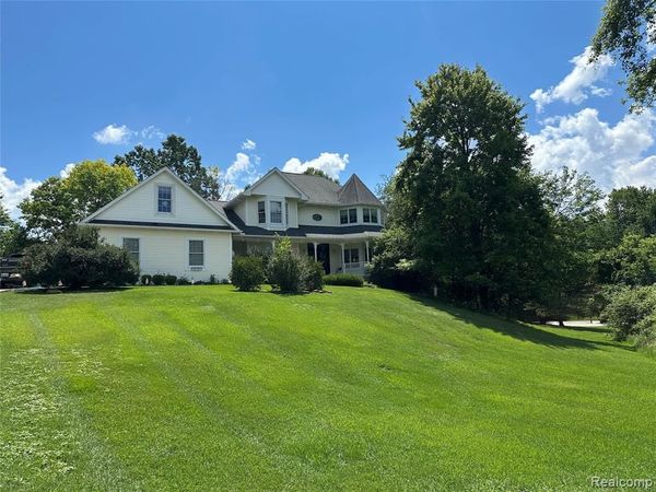962 Hidden Valley Drive, Orion Twp, MI 48362