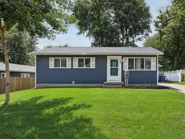 3208 Wakonda Drive , Bettendorf, IA 52722