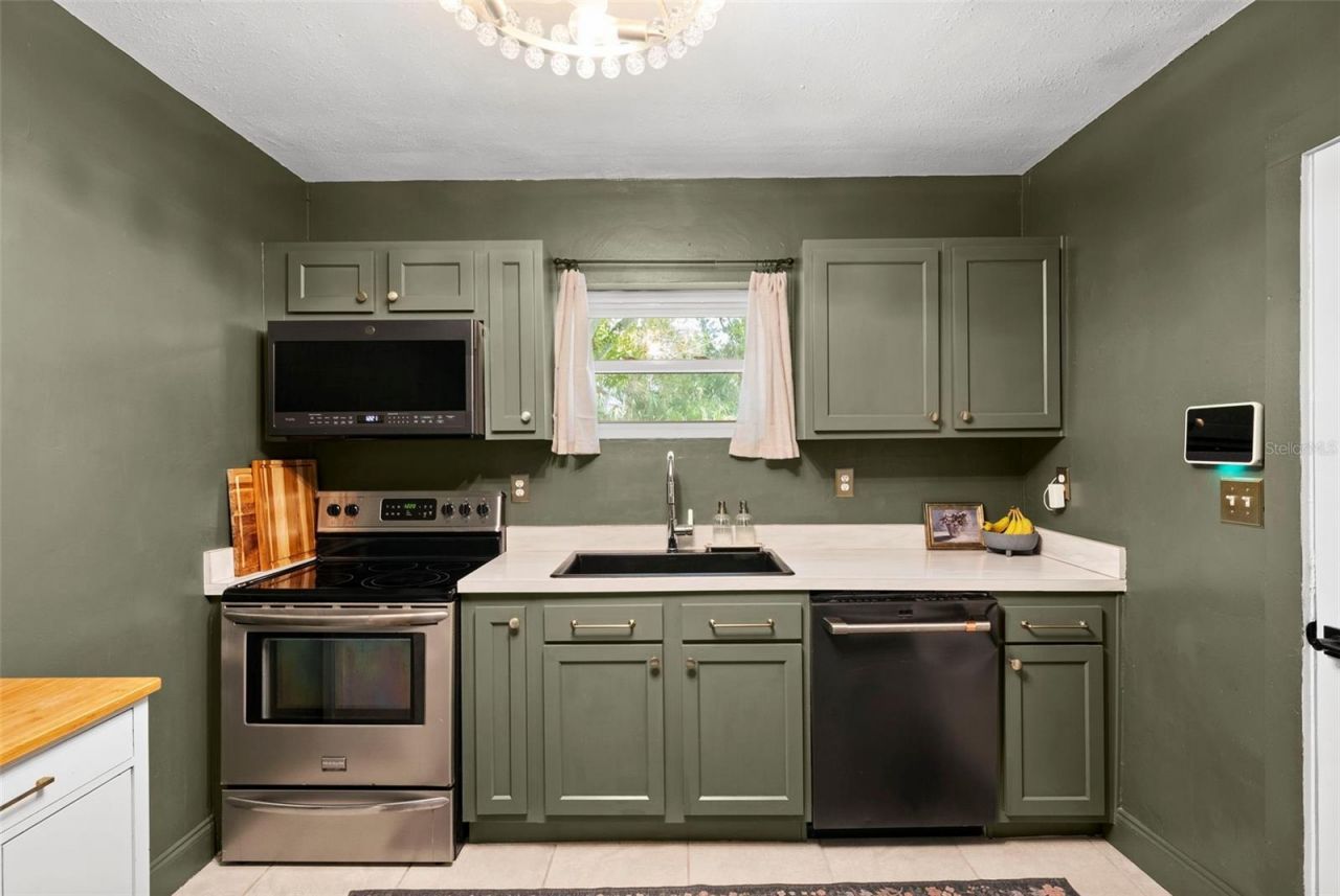 2235 5th Street S, Saint Petersburg, FL 33705 Photo