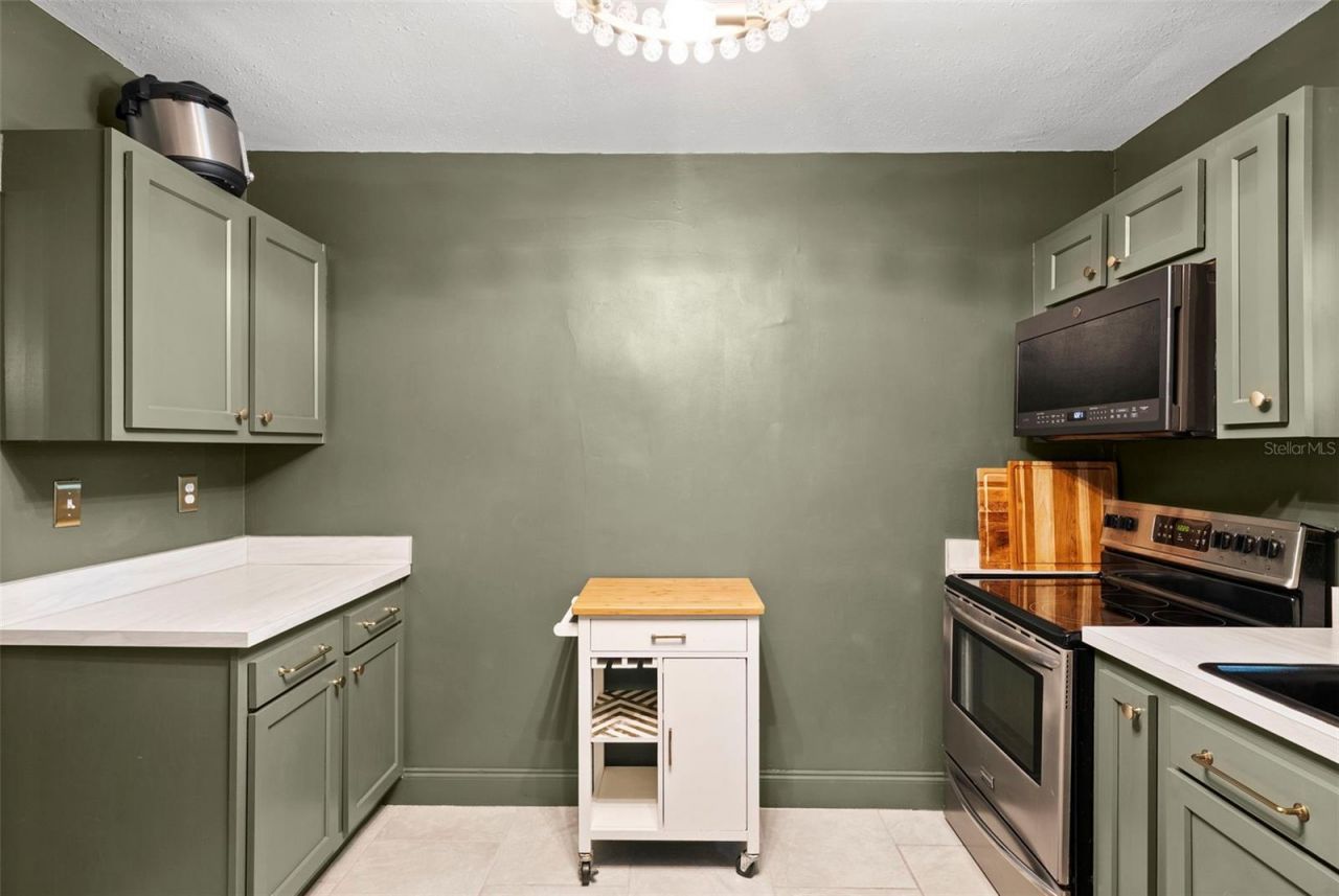 2235 5th Street S, Saint Petersburg, FL 33705 Photo