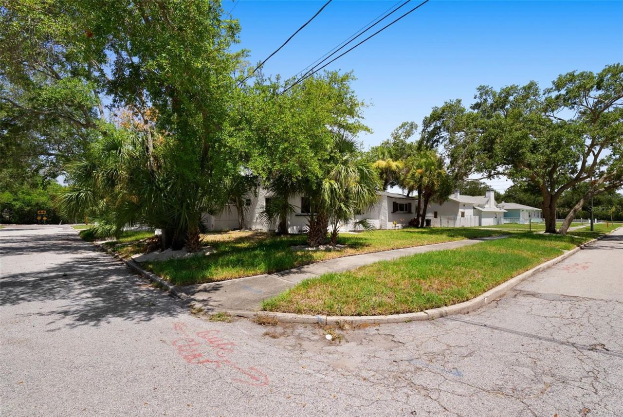 2235 5th Street S, Saint Petersburg, FL 33705 Photo
