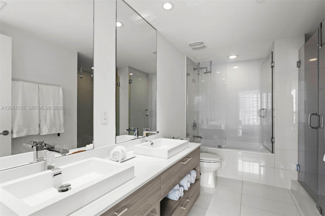 1300 S Miami Ave , Unit 2206, Miami, FL 33130 Photo